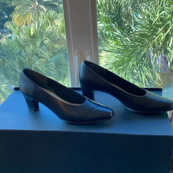 Easy Spirit Leather Heels - Picture 6 of 10